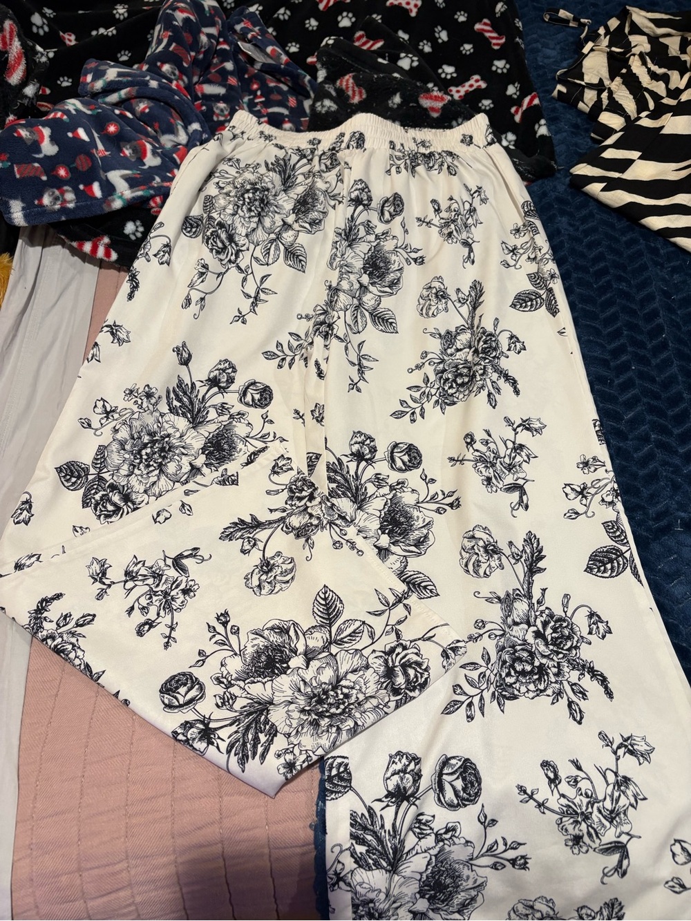 SHEIN White Wide-Leg Pants with Black Floral Print